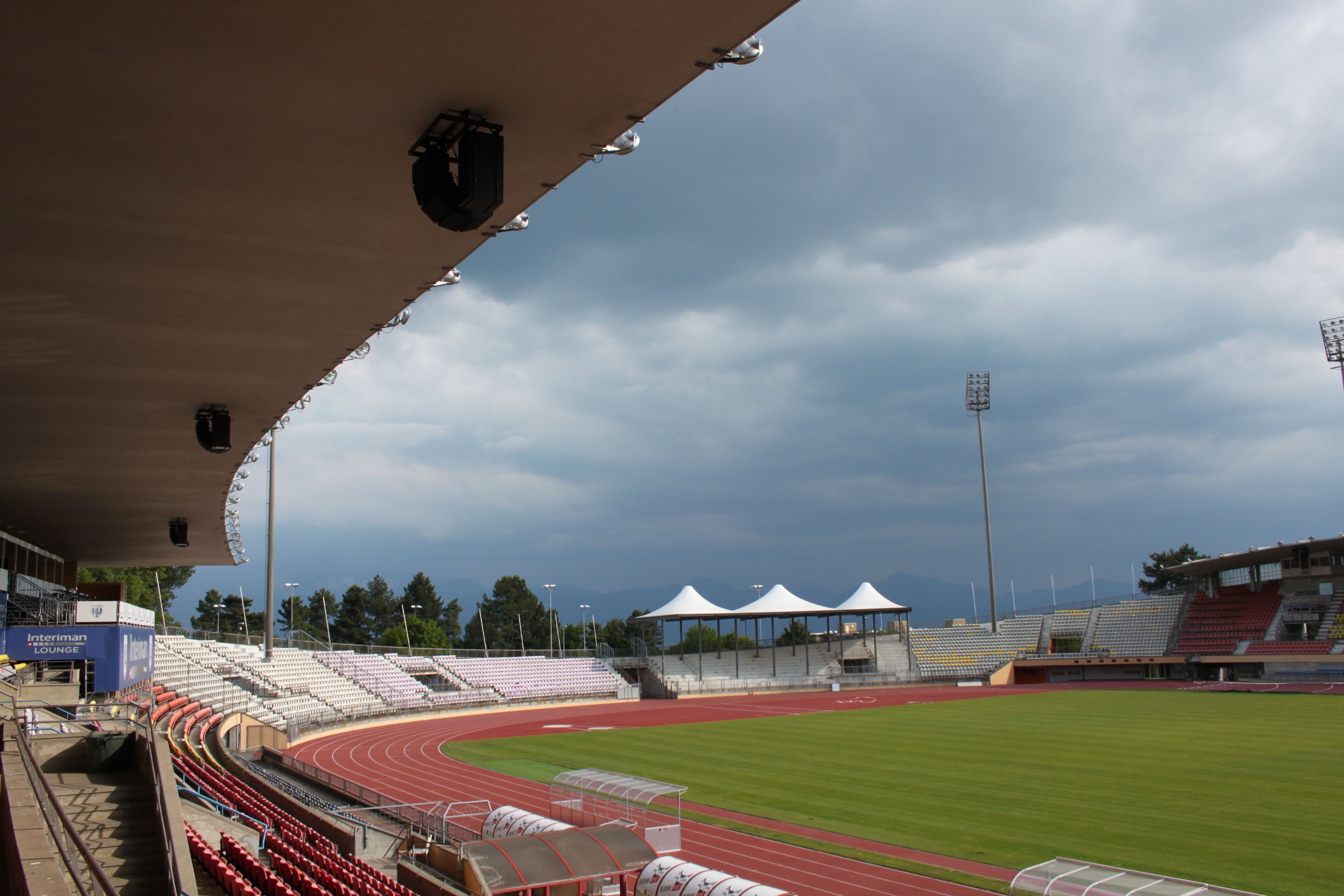 Лозанна стадион. Vaudoise Arena Lausanne. Stade de la Tuilière фото. Система стадион